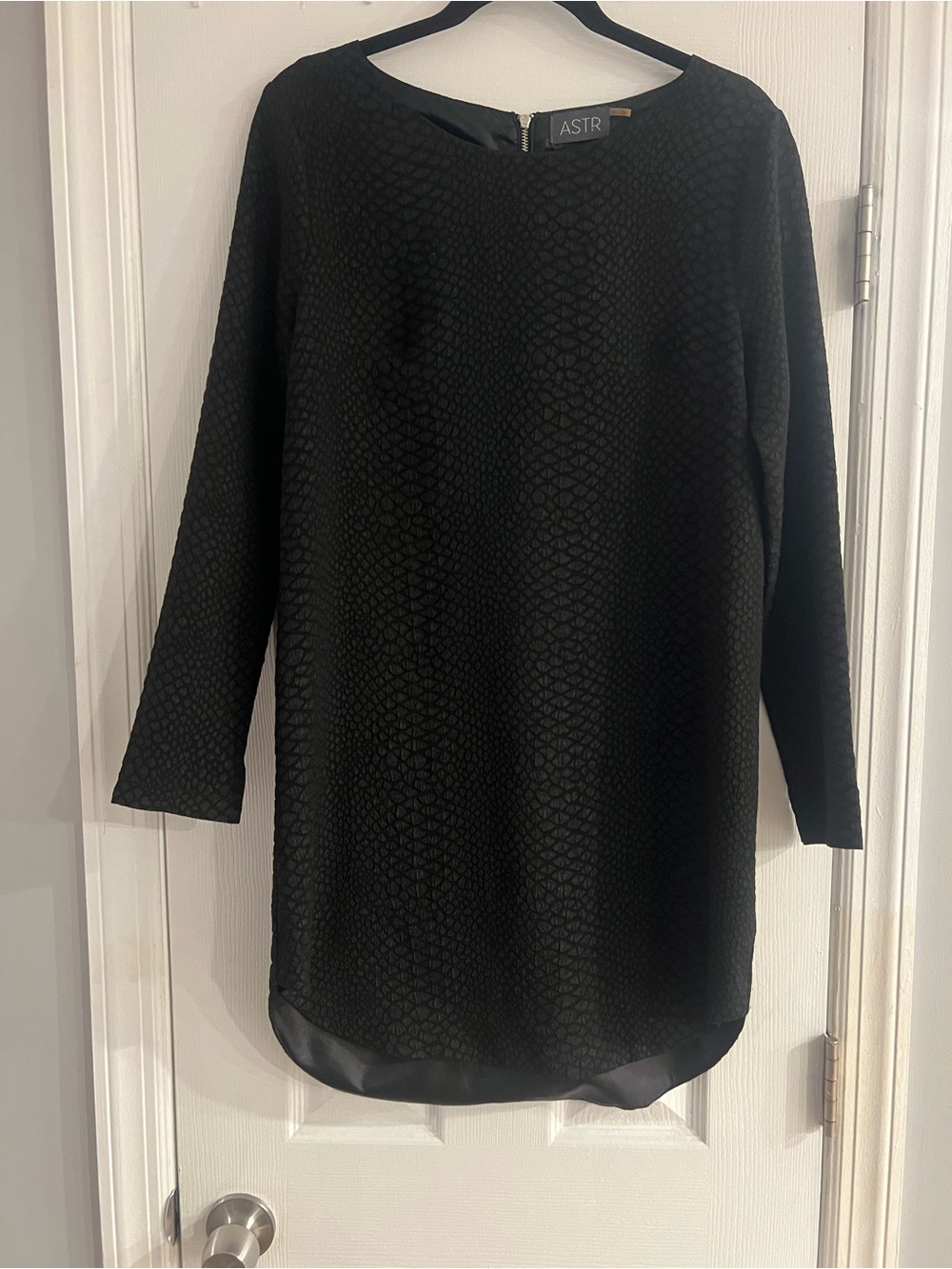 ASTR The Label BlackTextured Shift Dress with Subtle Snake Pattern